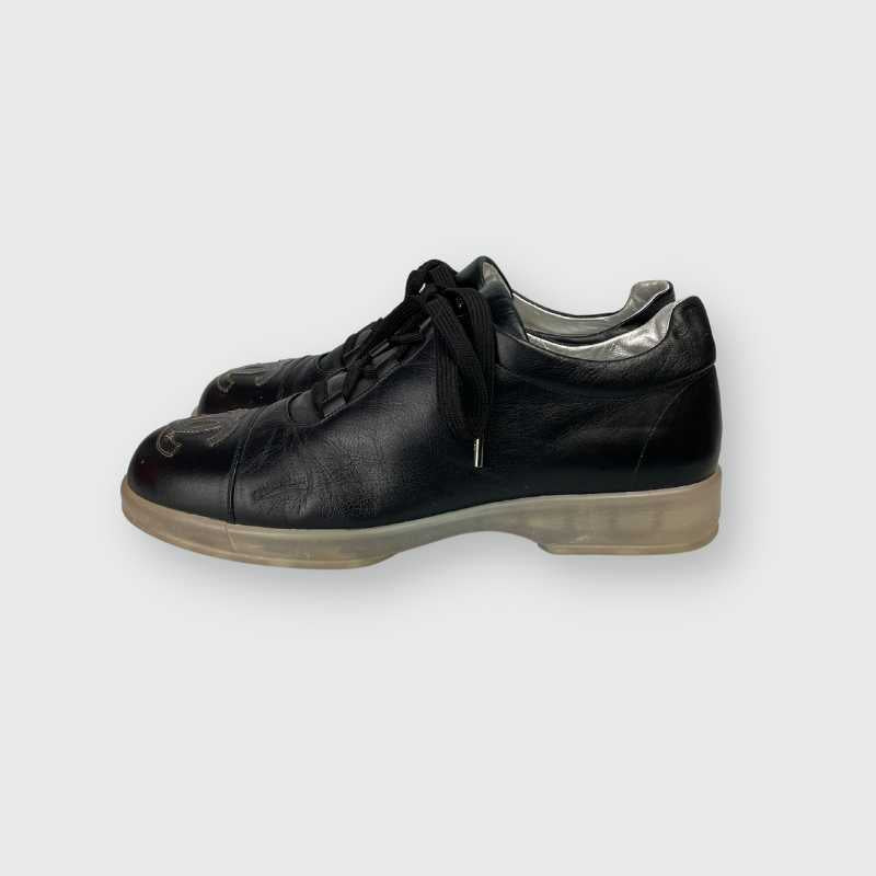 Chanel Sneaker Schwarz mit violetter Sohle