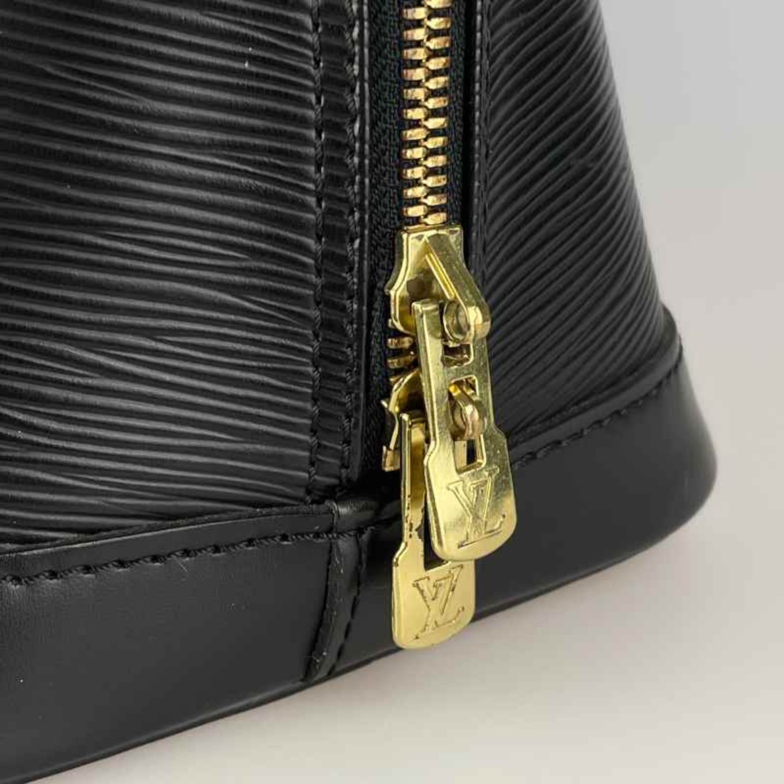 Louis Vuitton Alma PM Schwarz Epi