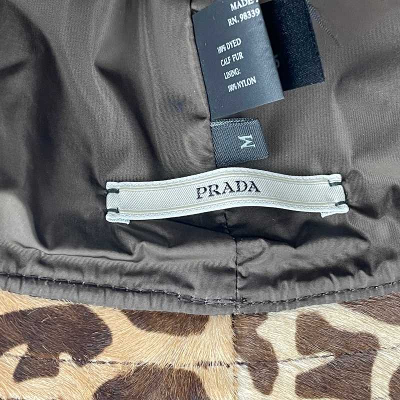 Prada Safarihut mit Giraffenmuster